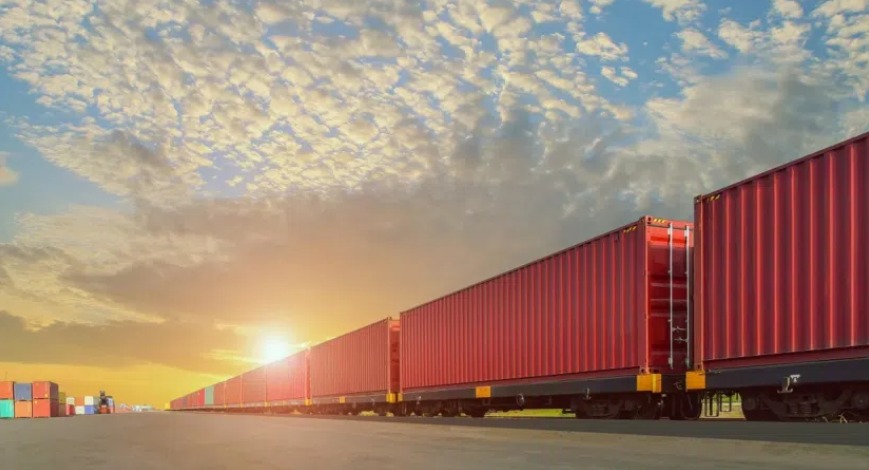 O governo federal realiza investimentos de R$1,7 bi em melhorias nos setores rodoviários e ferroviários